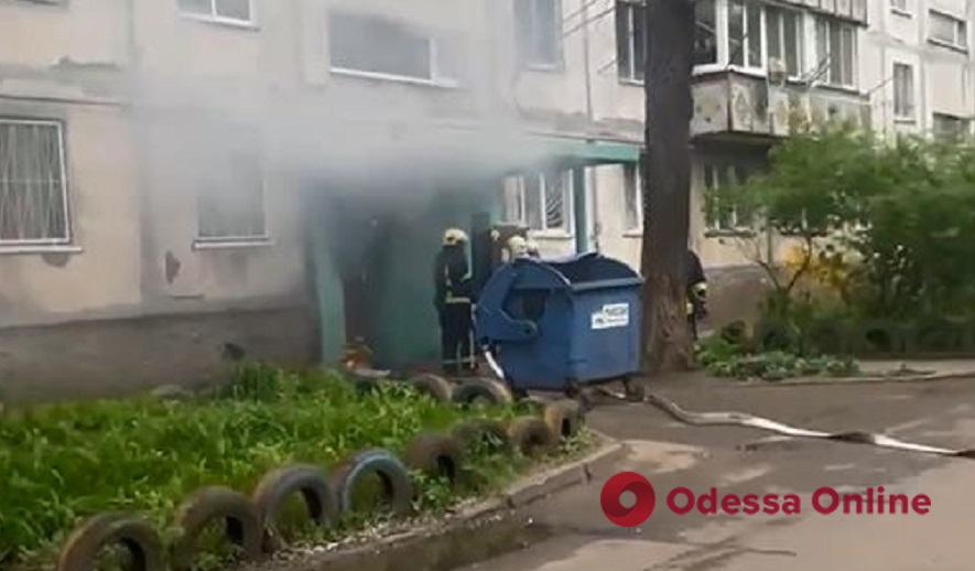 В Одессе произошел пожар в подъезде девятиэтажного дома