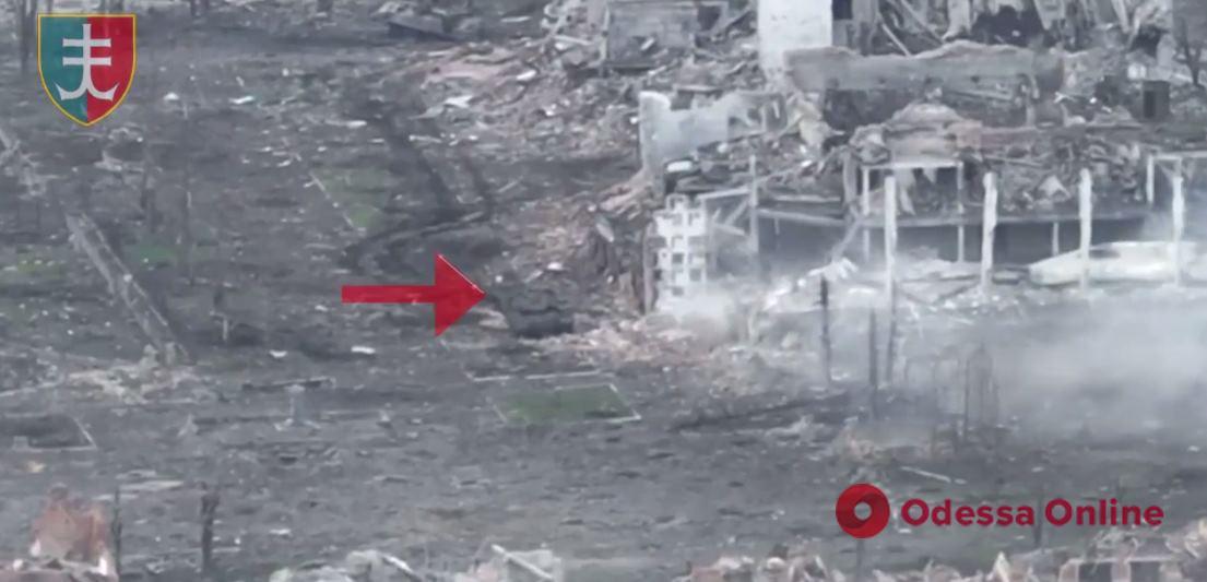 Українські морпіхи показали, як знищили російський танк Т-80 (відео)