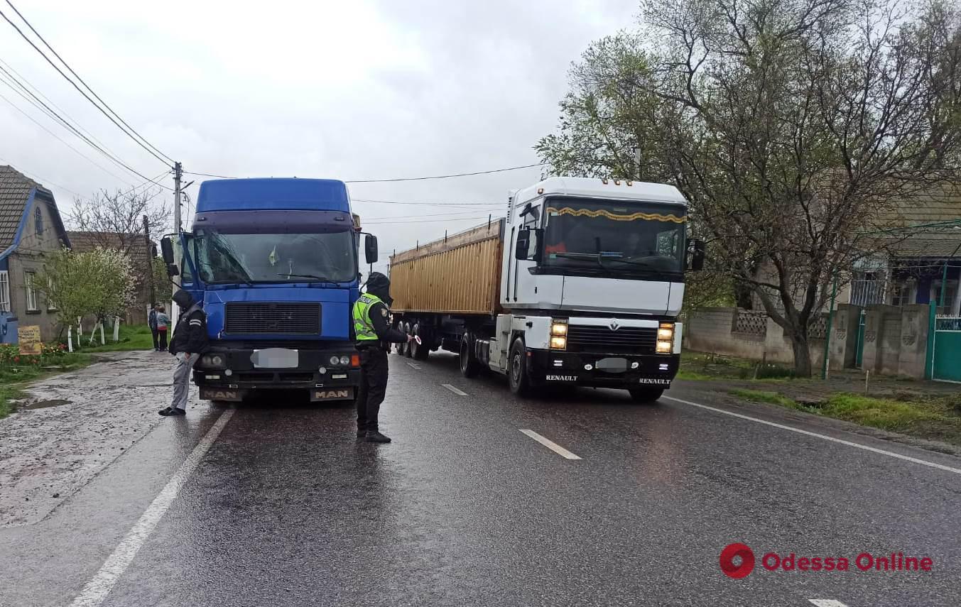 Траса Одеса-Рені: на пішохідному переході вантажівка на смерть збила чоловіка