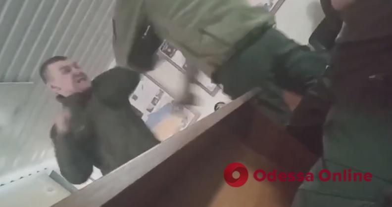В Ивано-Франковской области расследуют избиение офицером военнослужащего НГУ (видео)