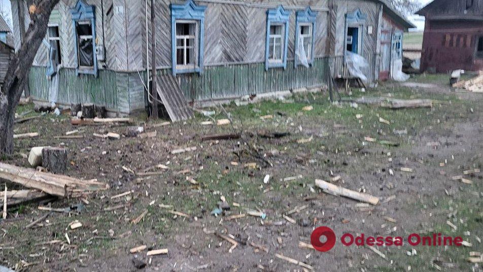 Рашисти скинули дві авіабомби на село Печенюги на Чернігівщині