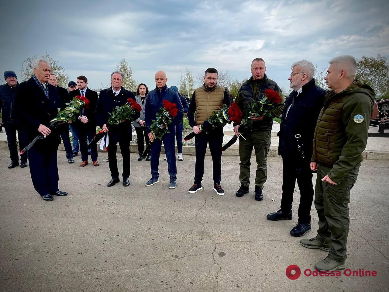 В Одесі голова одного з регіонів Франції узяв участь у вшануванні пам’яті загиблих захисників України