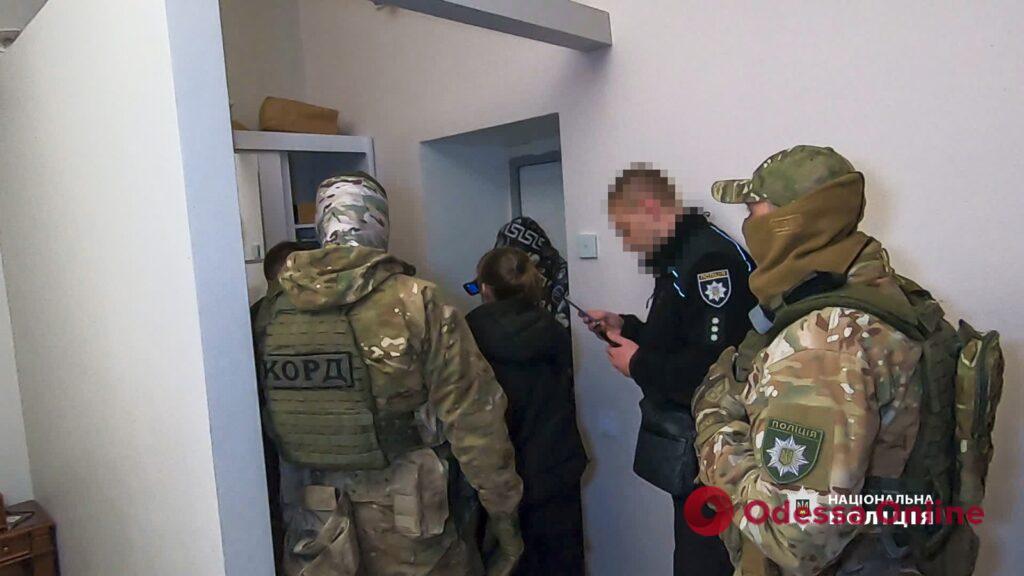 В Одессе разоблачили женщину, которая втягивала девушек в занятие проституцией (фото, видео)