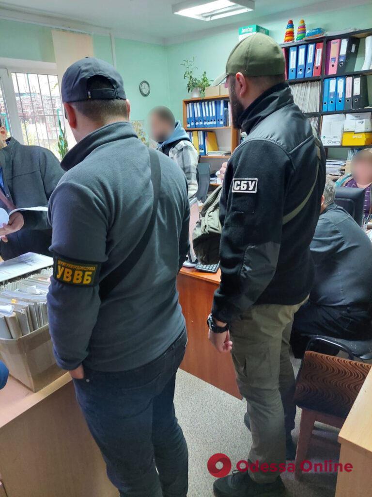 Схема побега из Украины: жители Одесской области наладили сбыт фальшивых документов об опекунстве