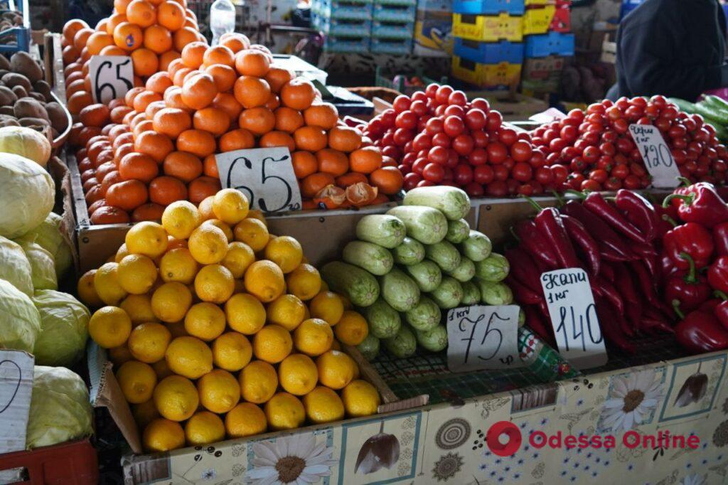 Авокадо, клубника и сыр: субботние цены на одесском «Привозе»