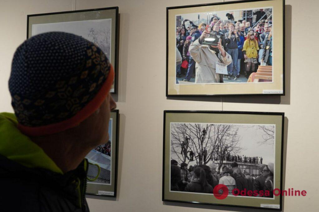 «Юморине 50»: в Одессе открылась фотовыставка с историей праздника