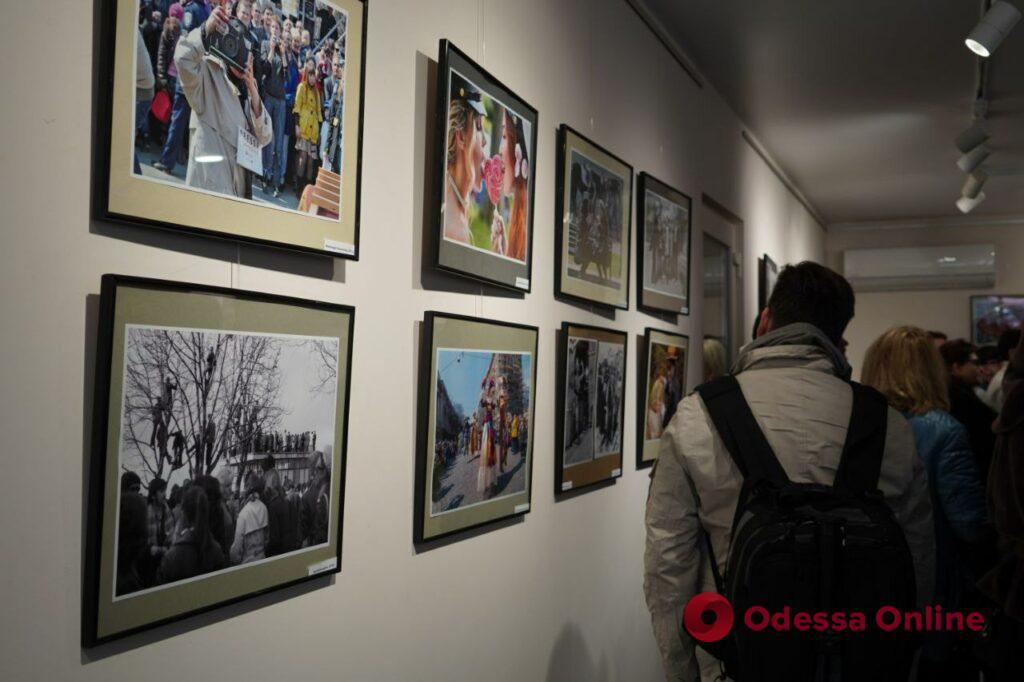 «Гуморині 50»: в Одесі відкрилася фотовиставка з історією свята