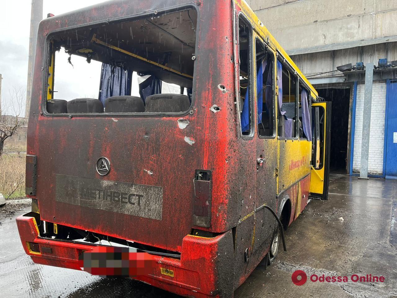 Рашисты во время обстрела Авдеевки попали в автобус: погибла женщина