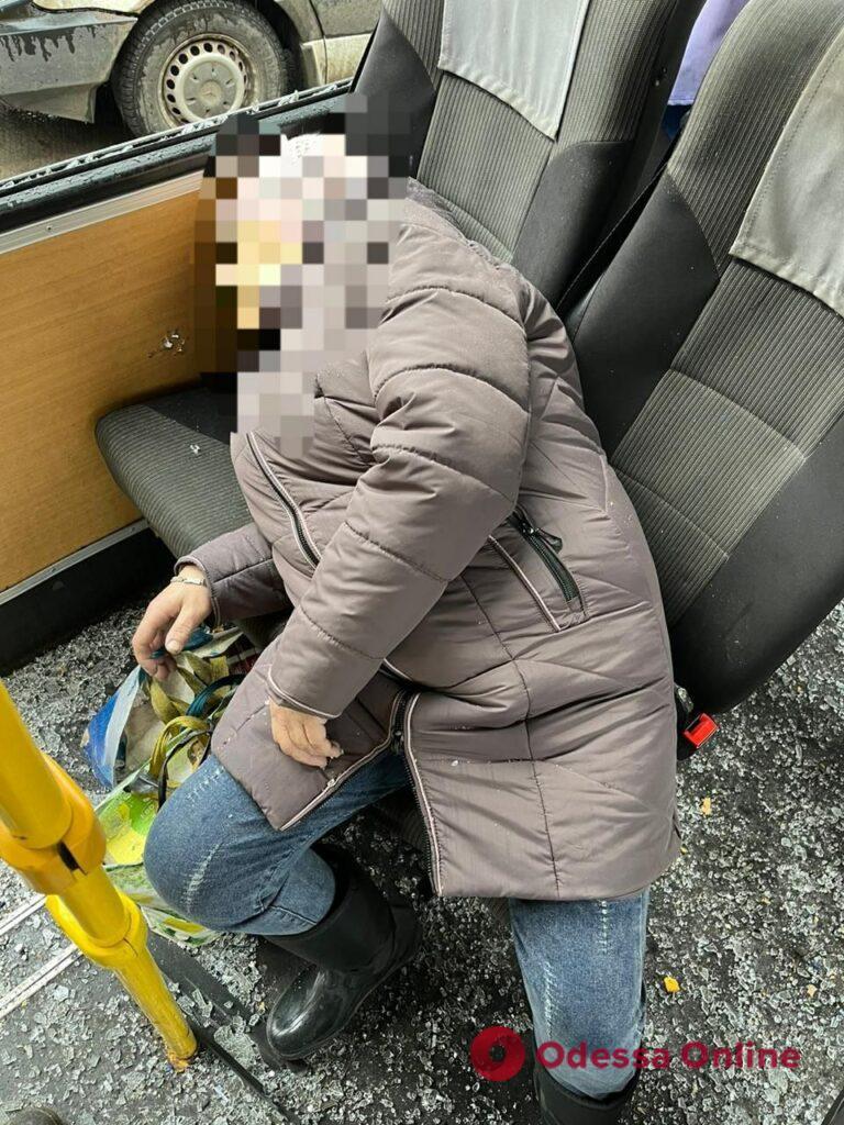 Рашисты во время обстрела Авдеевки попали в автобус: погибла женщина