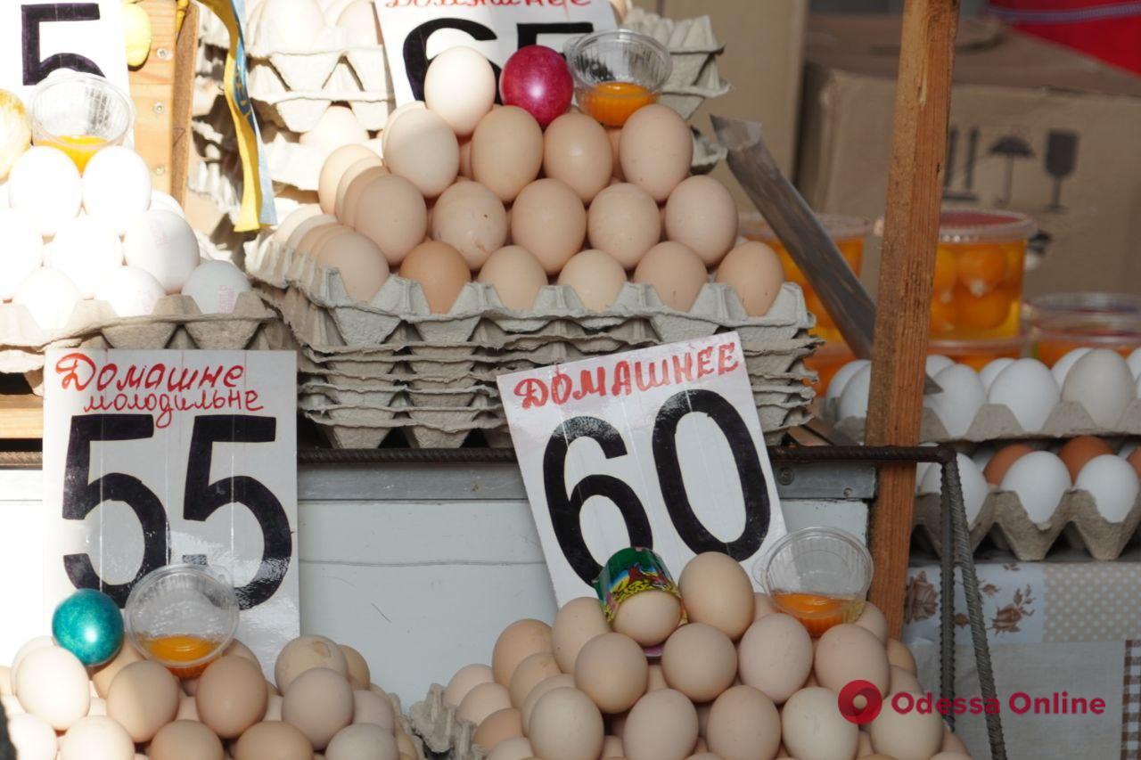 Борошно, сир та яйця: передвеликодні ціни на одеському “Привозі”