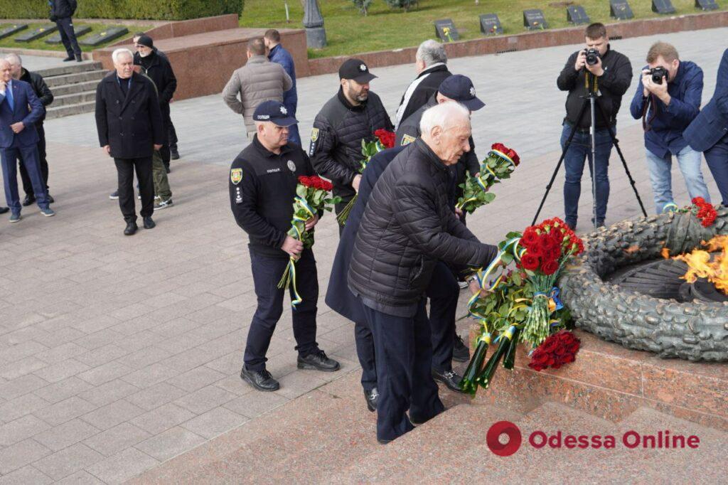 «Перемогли тоді, переможемо і зараз»: в Одесі вшанували день визволення міста (фоторепортаж)