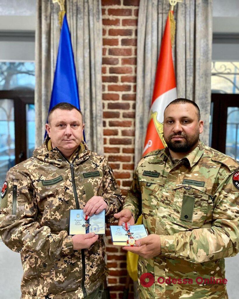 Міністр оборони та Головнокомандувач ЗСУ нагородили військових одеської 122 бригади ТрО