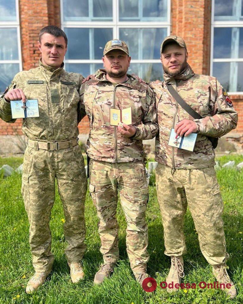 Міністр оборони та Головнокомандувач ЗСУ нагородили військових одеської 122 бригади ТрО