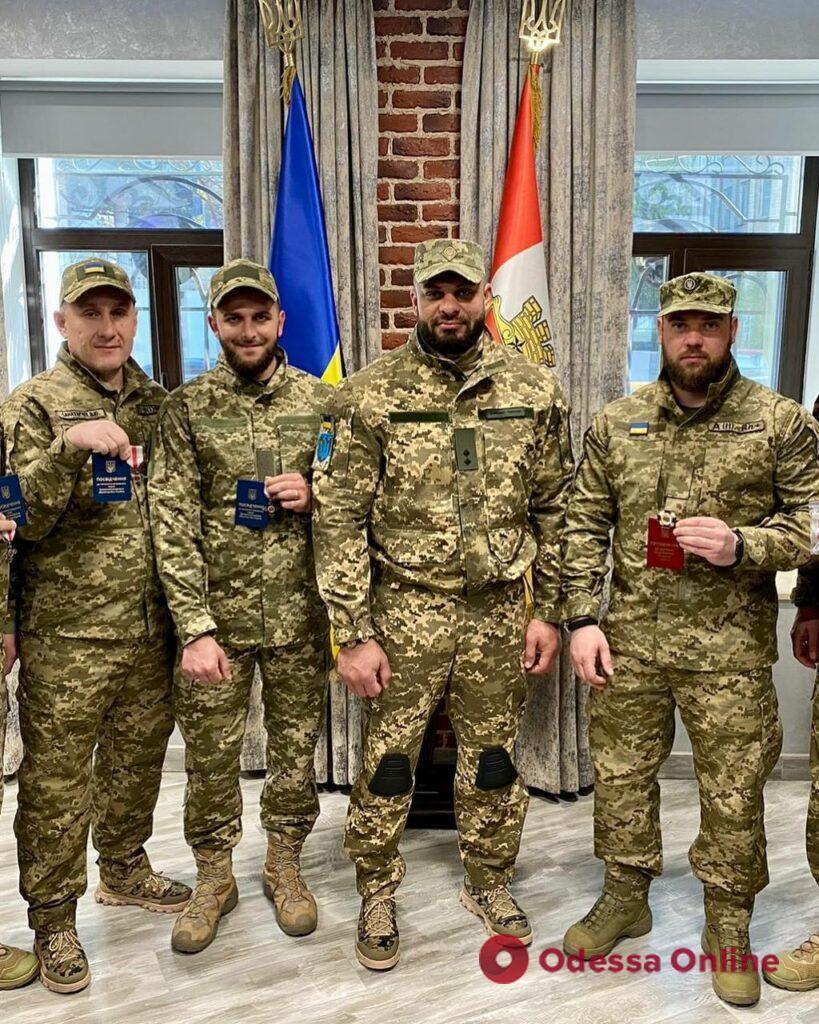 Міністр оборони та Головнокомандувач ЗСУ нагородили військових одеської 122 бригади ТрО