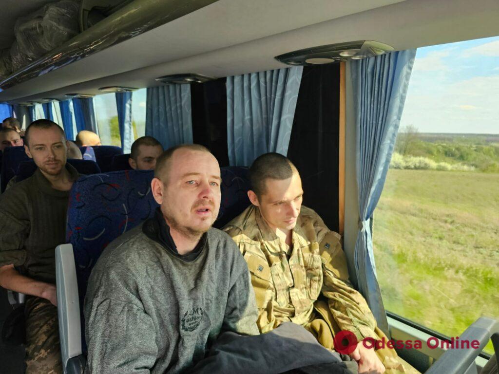 Відбувся черговий обмін полоненими: додому повернулися 44 українці