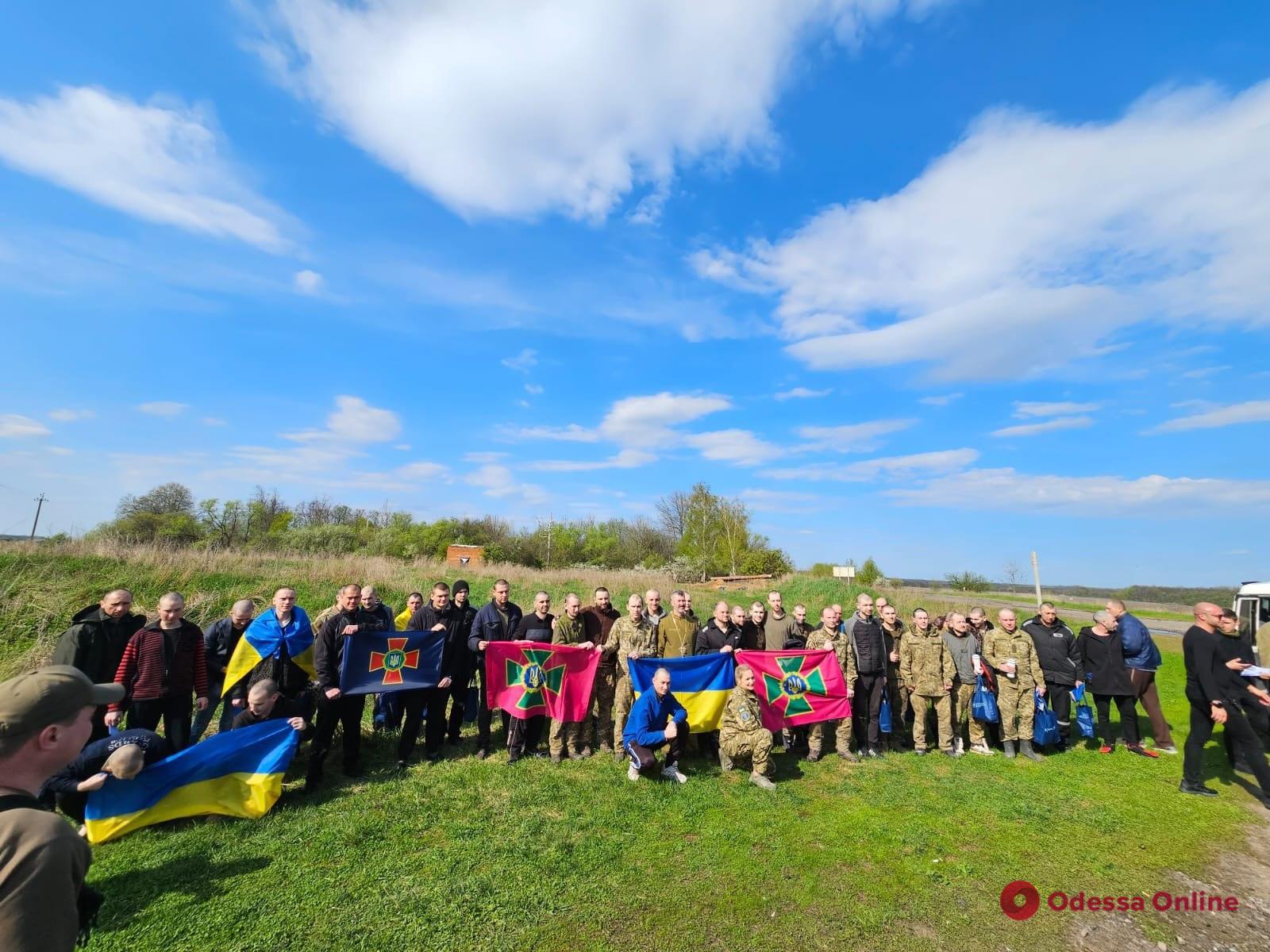 Состоялся очередной обмен пленными: домой вернулись 44 украинца