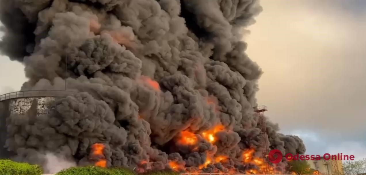 В окупованому Севастополі спалахнув резервуар з паливом