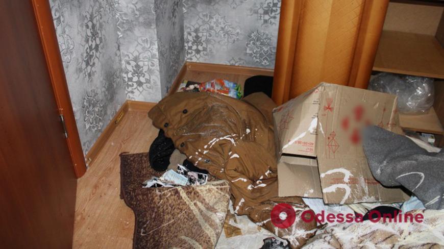 Завернул тело в ковры и засыпал стиральным порошком: одессита задержали за убийство беженца из Бахмута