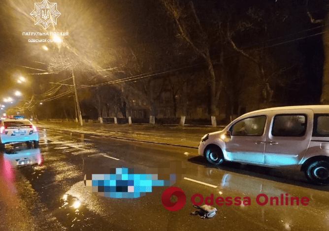 В Одесі автомобіль на смерть збив чоловіка