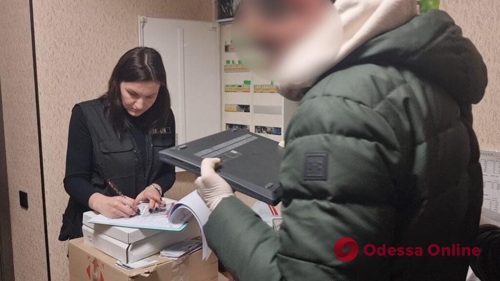 В Одесі поліцейські “накрили” мережу стриптиз-клубів, в яких надавали сексуальні послуги (фото, відео)