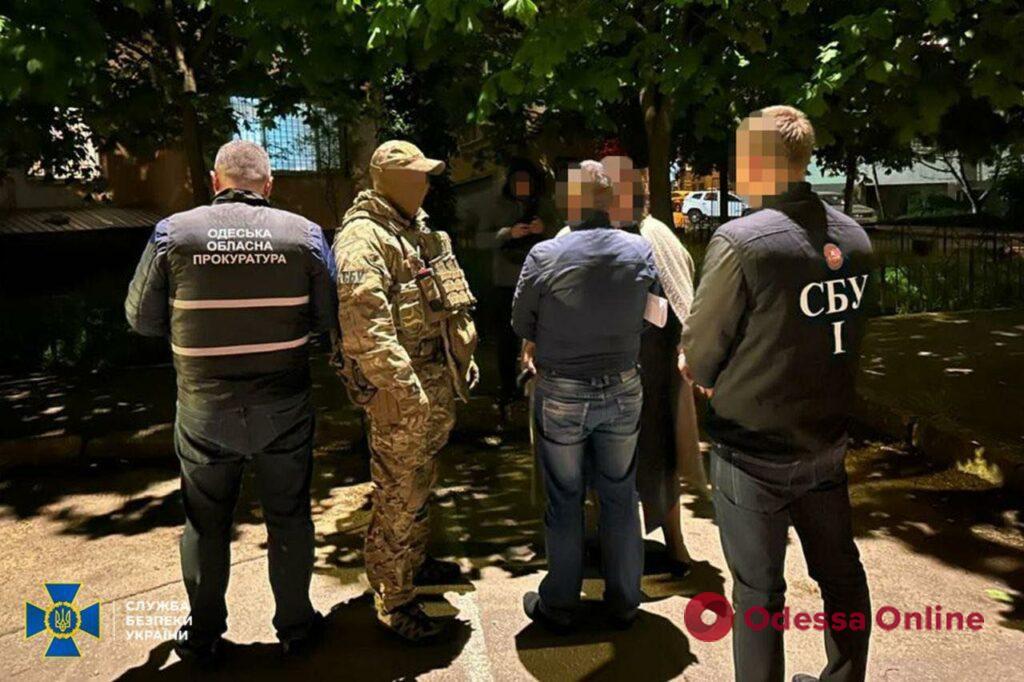 Полиция и СБУ задержали депутата Одесского облсовета и его жену за завладение землей на 24 млн гривен