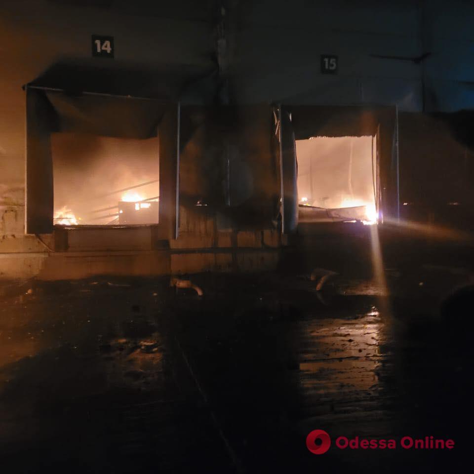 Ракетний удар по Одесі: знищено складське приміщення обласної організації Червоного Хреста