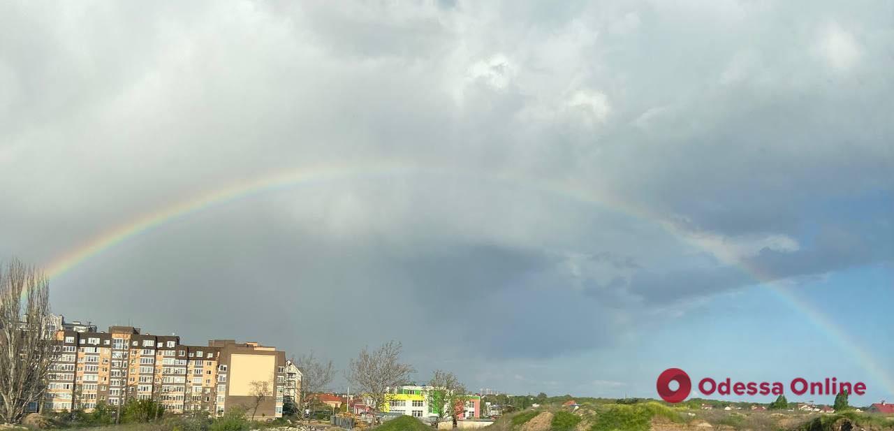 Огромная радуга над Одессой (фотофакт)