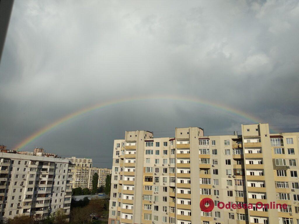 Огромная радуга над Одессой (фотофакт)