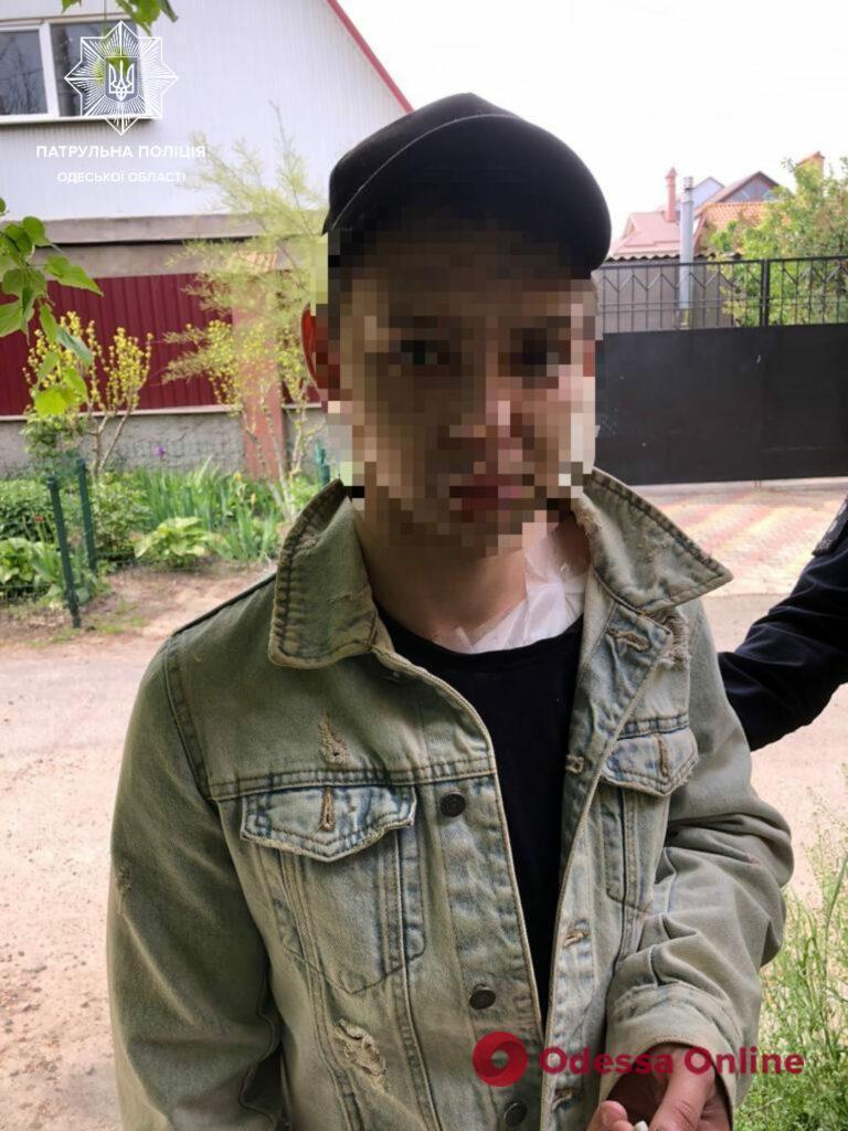 В Одессе задержали наркодилера с наркотиками в орехах
