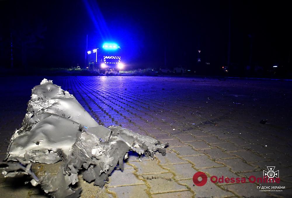 Ввечері росіяни завдали ракетного удару по Миколаєву – є постраждала людина, частково зруйновані ТЦ та автосалон