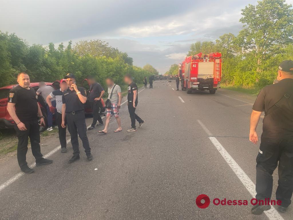 На трассе Одесса-Рени произошло ДТП с грузовиком – есть пострадавшие, движение заблокировано
