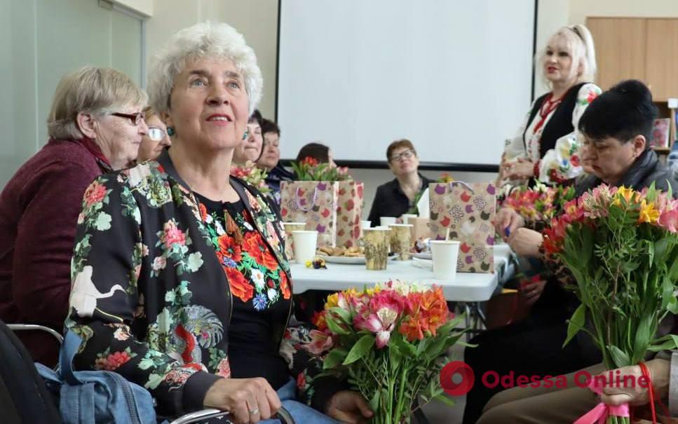 В канун Дня матери в Одессе чиновники встретились с матерями погибших воинов