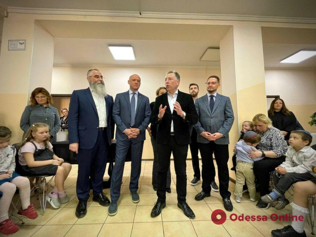 Геннадий Труханов с дипломатом из США и главным раввином Одессы и Юга Украины посетили детдом «Мишпаха»