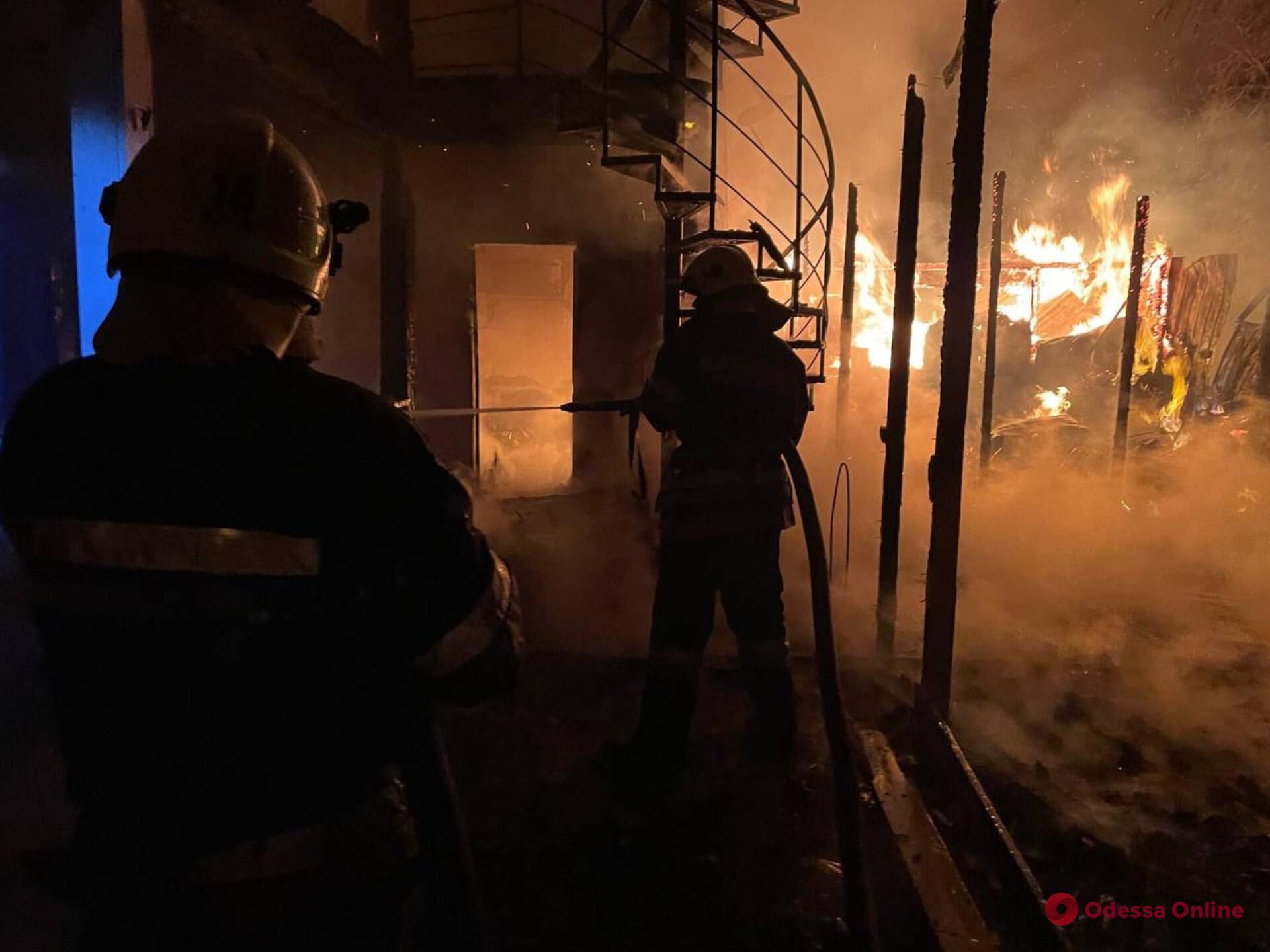 Ворог вдарив ракетами по складу продовольчого підприємства і рекреаційній зоні на узбережжі Одещини – спалахнули пожежі Ворог вдарив ракетами по складу продовольчого підприємства і рекреаційній зоні на узбережжі Одещини – спалахнули пожежі