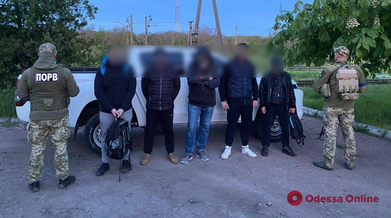 По две тыс. долларов с каждого: в Одесской области пограничник обещал вывезти пятерых уклонистов в Молдову