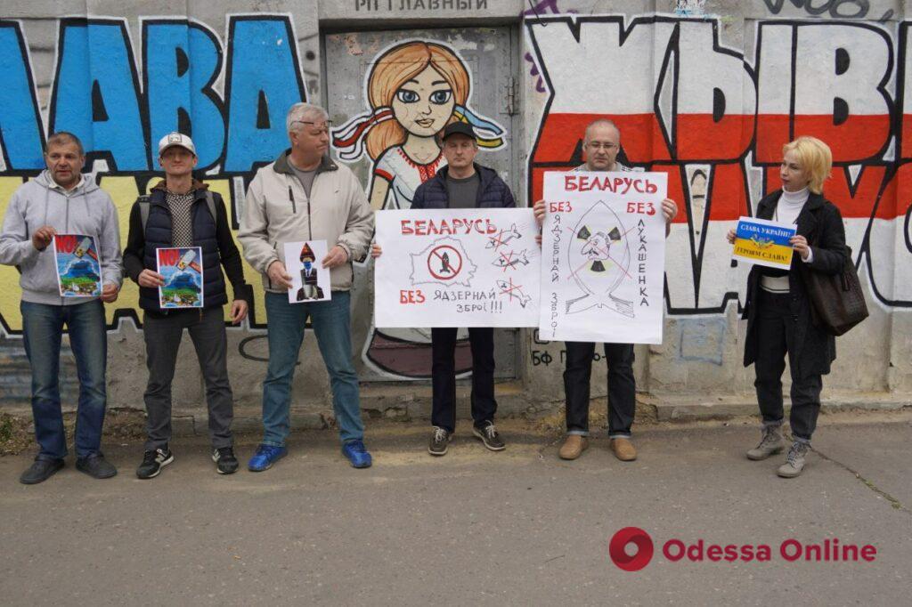 «Нет — ядерному оружию»: белорусы в Одессе провели акцию протеста