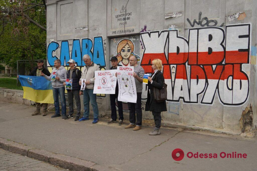 «Нет — ядерному оружию»: белорусы в Одессе провели акцию протеста