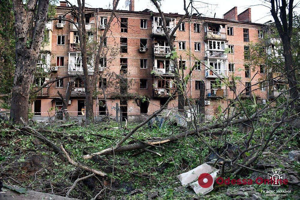 Враг атаковал Николаев «шахедами» – поврежденна пятиэтажка, разрушенно здание предприятия, есть пострадавшие