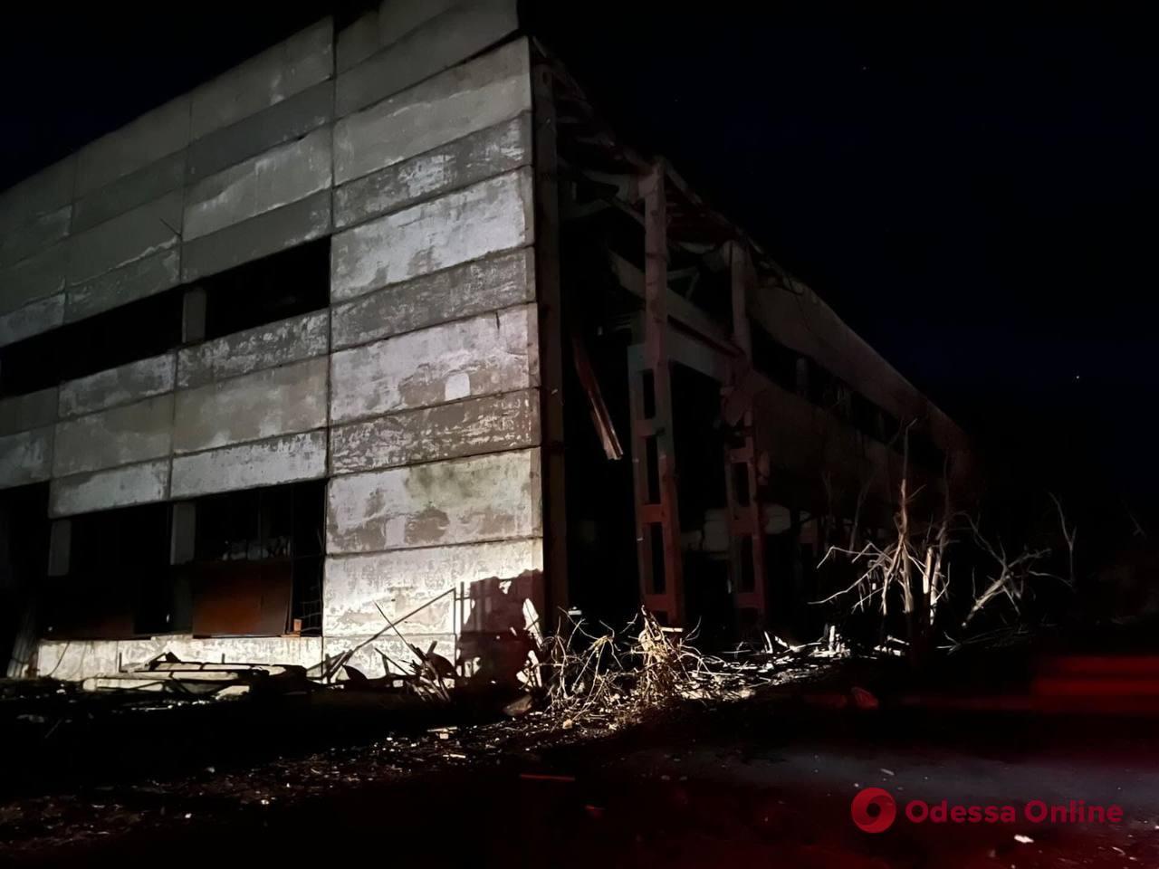 Ракетний удар по Одесі: є влучання в промислову інфраструктуру, одна людина загинула (оновлено)