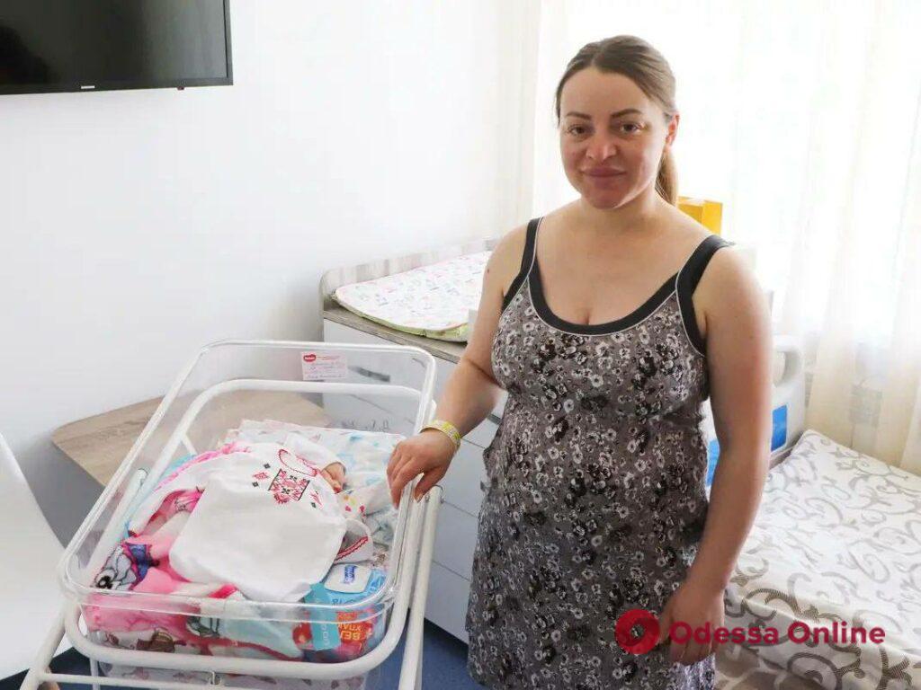 В Одесі з Днем вишиванки привітали немовлят та їх матусь