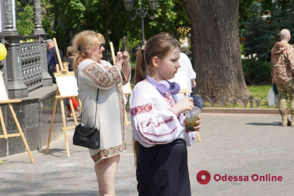 В Одессе отмечают День вышиванки (фоторепортаж)