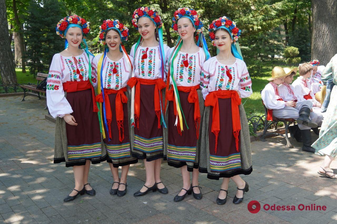 В Одессе отмечают День вышиванки (фоторепортаж)