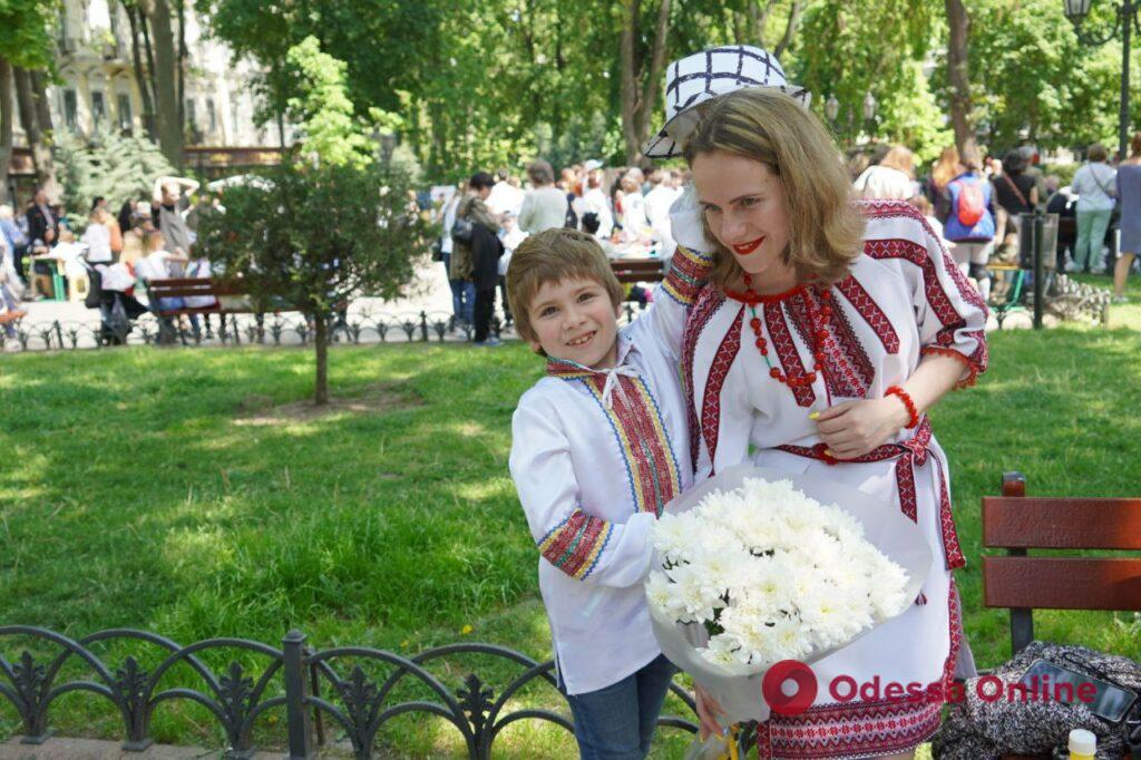 В Одесі відзначають День вишиванки (фоторепортаж)