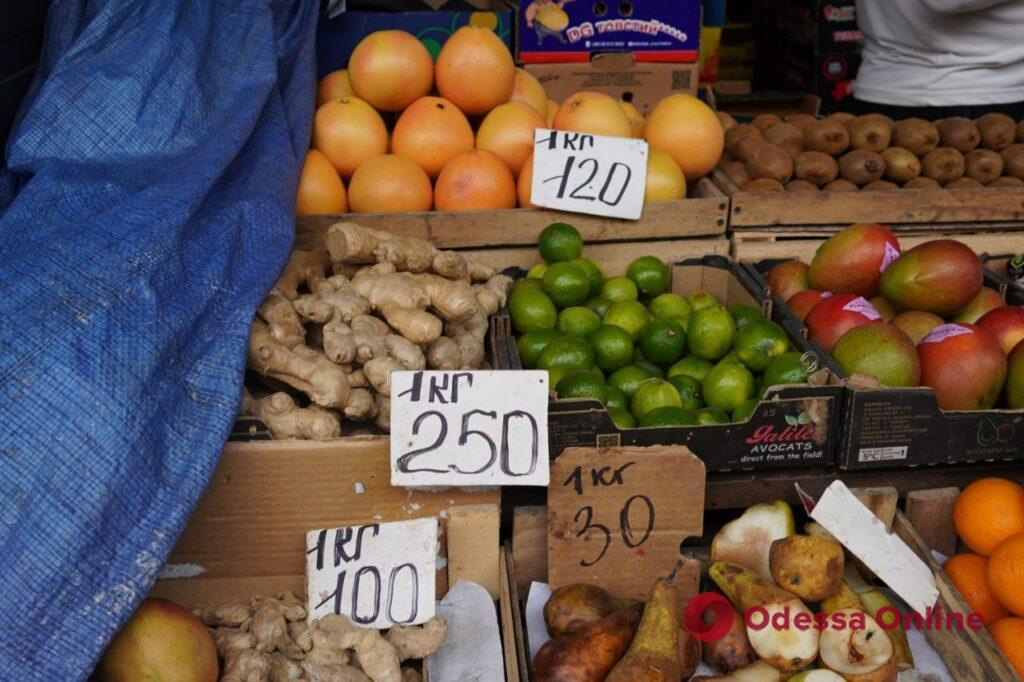 Морква, баклажани та ребра: суботні ціни на одеському «Привозі»