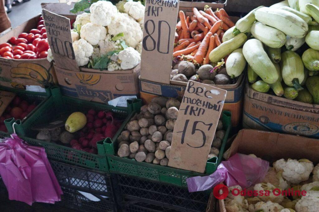 Морковь, баклажаны и ребра: субботние цены на одесском «Привозе»
