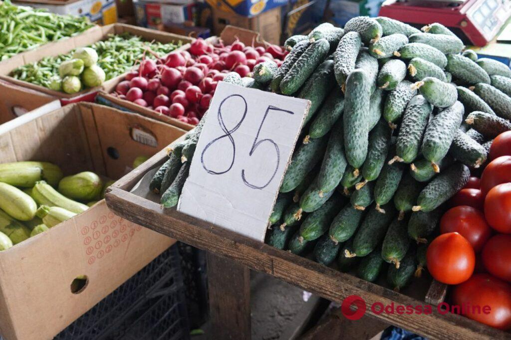 Морква, баклажани та ребра: суботні ціни на одеському «Привозі»