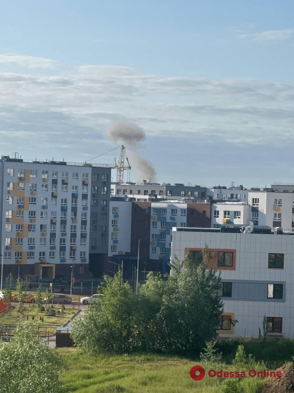 Взрывы в москве и подмосковье: собянин заявил об атаке БПЛА (видео)