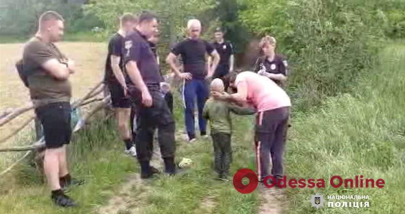 Зниклого безвісти 4-річного хлопчика знайшли: одеські поліцейські розповіли подробиці пошукової операції (фото, відео)