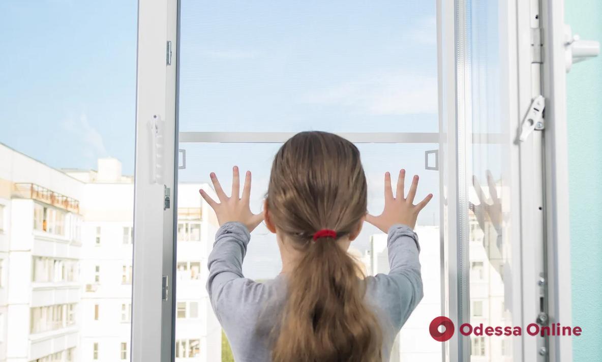 В Одессе пятилетний ребенок выпал из окна многоэтажки