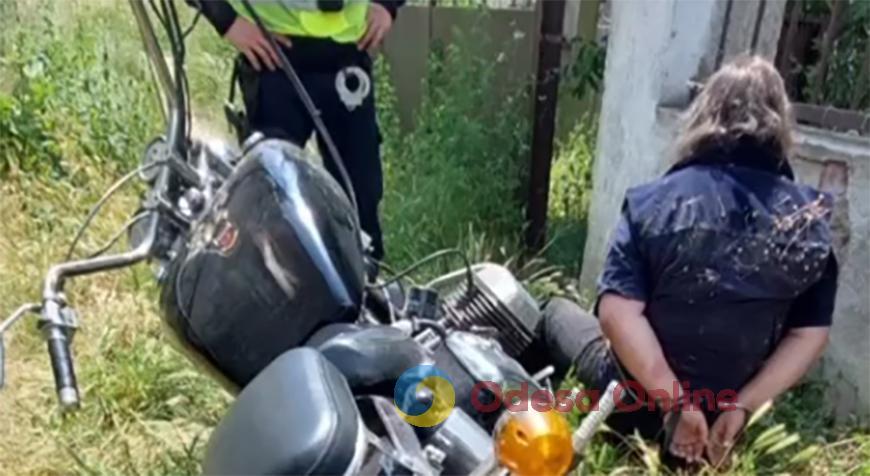 Нарушил ПДД и напал на полицейских: одесские патрульные опубликовали видео погони за байкером